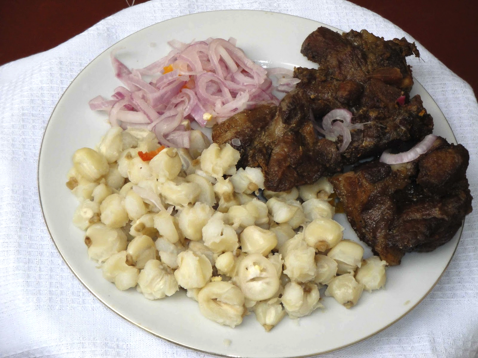 Mote con Chicharrón